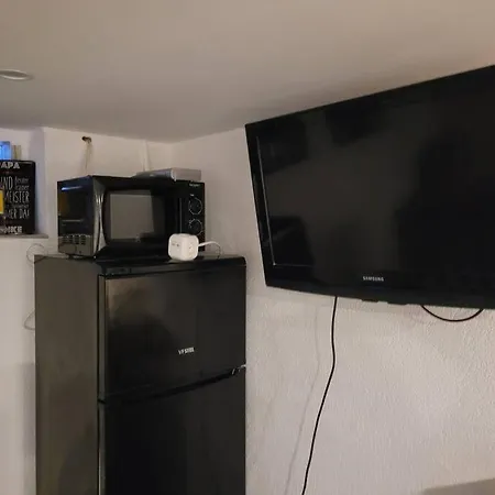 Apartment Im 2 Familien Haus Im Schonen !